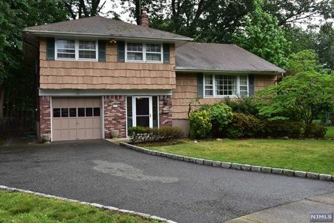 10 Maryann Ct, Paramus, NJ 07652 photo 1