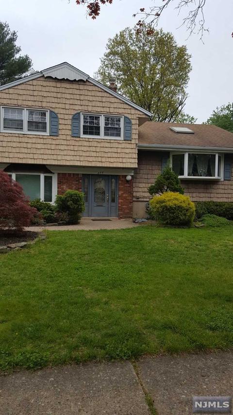 386 Elmwood Dr, Paramus, NJ 07652 photo 1