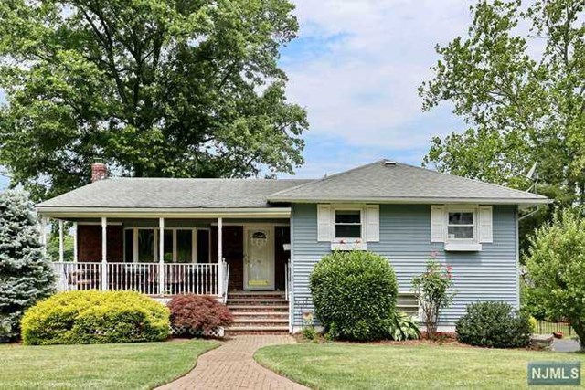 35 Stuart Pl, Oradell, NJ 07649 photo 1