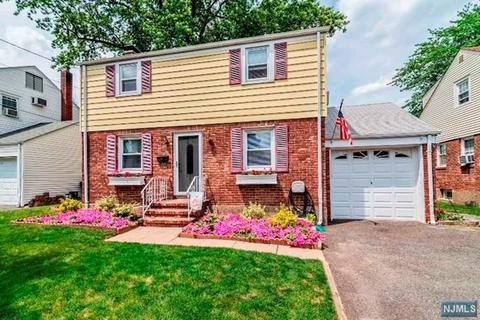 11 Deerfield St, Bergenfield, NJ 07621