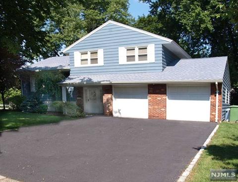 1 Pepperidge Rd, Paramus, NJ 07652 photo 1