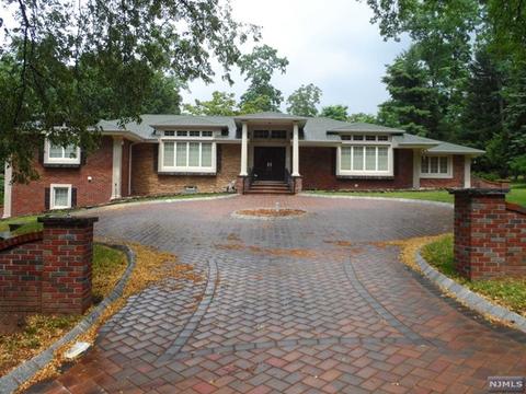 235 Alpine Dr, Paramus, NJ 07652 photo 1