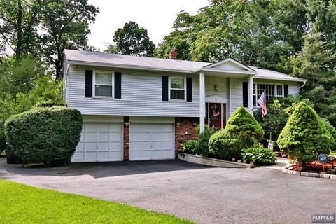 51 Bluebell Ct, Paramus, NJ 07652 photo 1