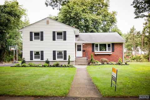 589 Mazur Ave, Paramus, NJ 07652 photo 1