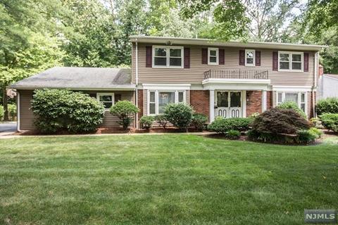 88 Brown Cir, Paramus, NJ 07652 photo 1