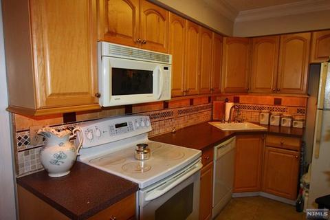 290 Anderson St #4B, Hackensack, NJ 07601 photo 1