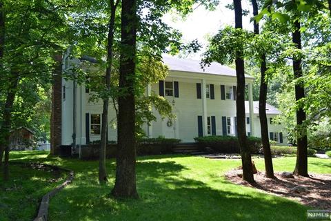 32 Clover Ln, Upper Saddle River, NJ 07458 photo 1