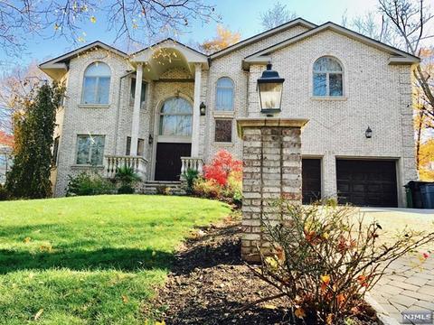 690 Terrace Dr, Paramus, NJ 07652 photo 1