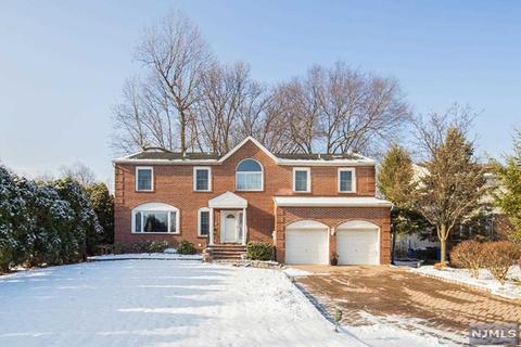 252 Jolene Ct, Paramus, NJ 07652 photo 1