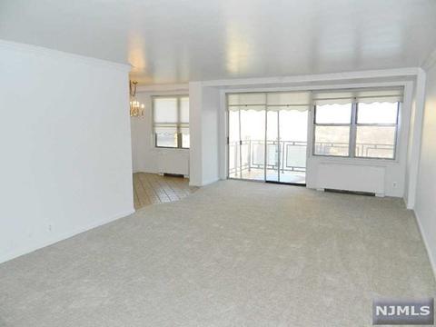 301 Beech St #11C, Hackensack, NJ 07601 photo 1