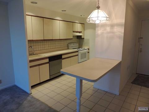 301 Beech St #1H, Hackensack, NJ 07601 photo 1