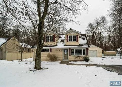 8 Laytham Dr, Wayne, NJ 07470 photo 1