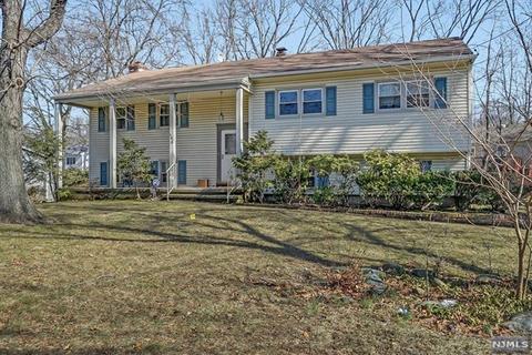 498 Forest Ave, Paramus, NJ 07652 photo 1