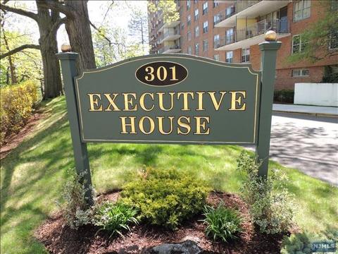 301 Beech St #12K, Hackensack, NJ 07601 photo 1