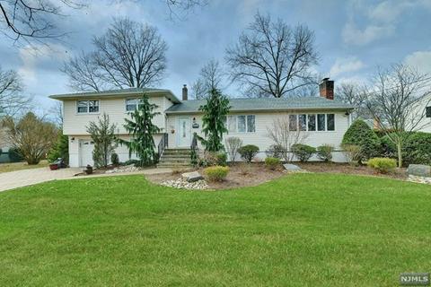 795 Wynetta Pl, Paramus, NJ 07652 photo 1