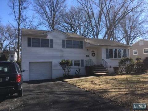 428 Abbott Rd, Paramus, NJ 07652 photo 1