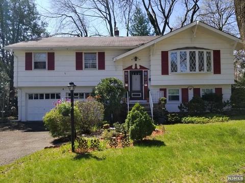 6 E Brook Dr, Paramus, NJ 07652 photo 1