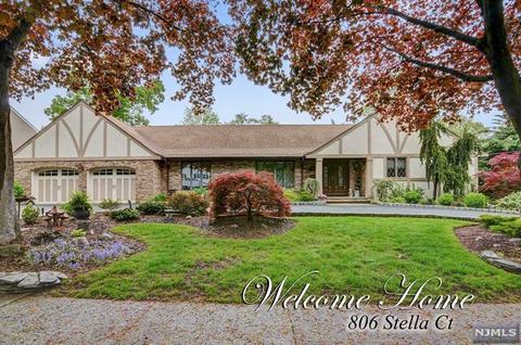 806 Stella Ct, Paramus, NJ 07652 photo 1