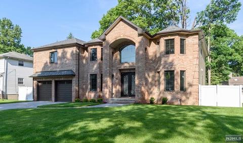 295 Beechwood Dr, Paramus, NJ 07652 photo 1
