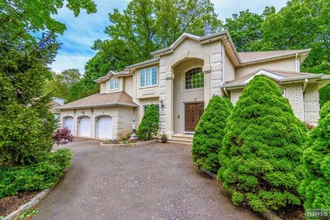 1 Bay Ct, Paramus, NJ 07652 photo 1