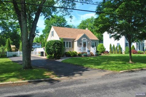 17 Clauss Ave, Paramus, NJ 07652 photo 1