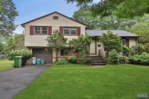 746 Wynetta Pl, Paramus, NJ 07652 photo 1