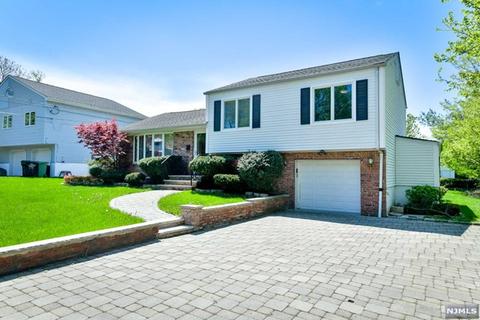60 Croton Pl, Paramus, NJ 07652 photo 1