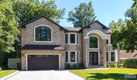 24 Beasley Ter, Paramus, NJ 07652 photo 1