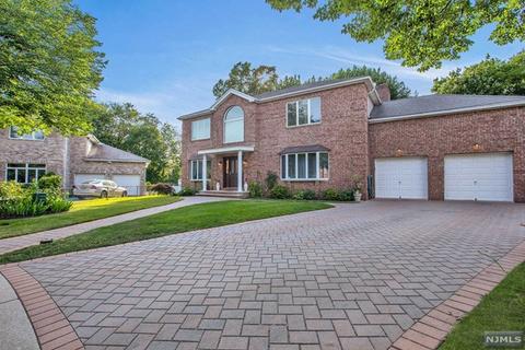 505 Highland Ct, Paramus, NJ 07652 photo 1
