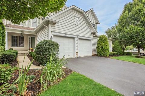 37 Thistle Dr, Paramus, NJ 07652 photo 1