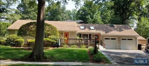 830 Alden Rd, Paramus, NJ 07652 photo 1