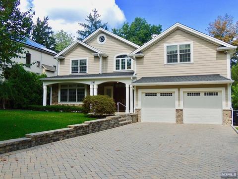 261 Addison Pl, Paramus, NJ 07652 photo 1
