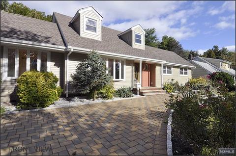 14 Palm Ct, Paramus, NJ 07652 photo 1