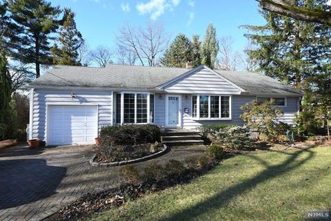 673 Beverwyck Pl, Paramus, NJ 07652 photo 1