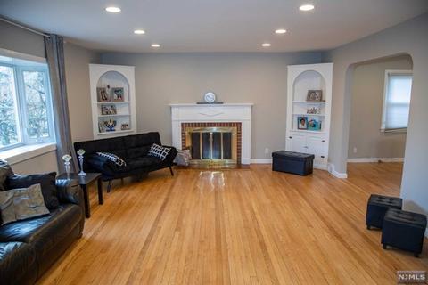 984 E Lawn Dr, Teaneck, NJ 07666 photo 1