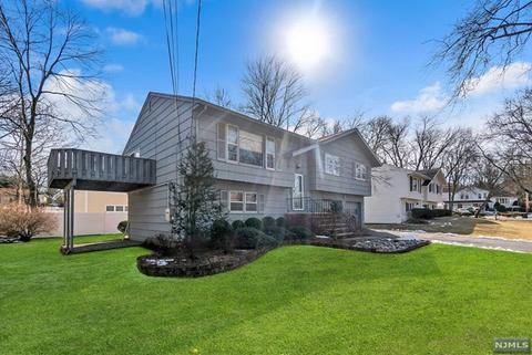 159 Ivanhoe Dr, Paramus, NJ 07652 photo 1