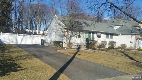 41 Azalea St, Paramus, NJ 07652 photo 1