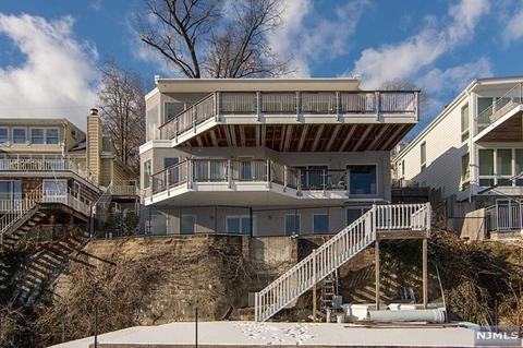 19 Shore Rd, Edgewater, NJ 07020 photo 1