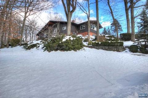125 Eisenhower Dr, Cresskill, NJ 07626 photo 1