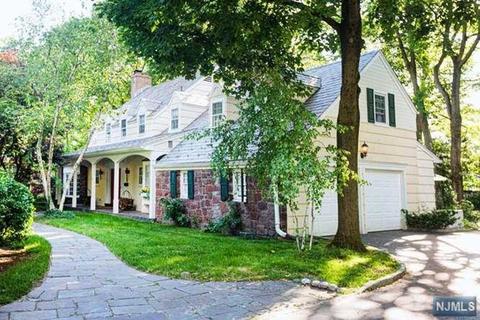 33 Vermont Dr, Paramus, NJ 07652 photo 1