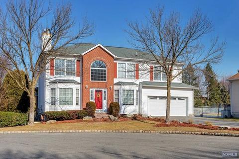 734 Gettysburg Pl, Paramus, NJ 07652 photo 1