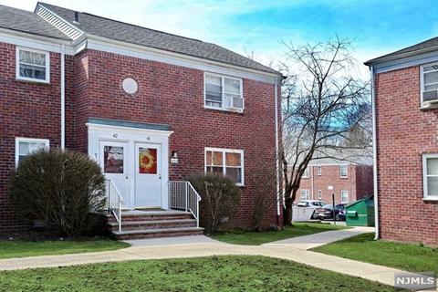 479 Maple Hill Dr #41, Hackensack, NJ 07601 photo 1