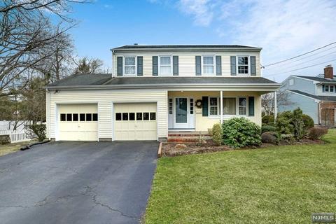 18 Clarkson Ct, Paramus, NJ 07652 photo 1