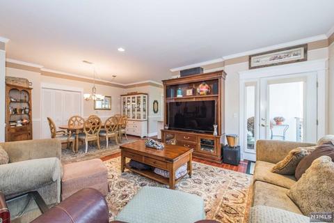 1014 Brittany Dr, Wayne, NJ 07470 photo 1