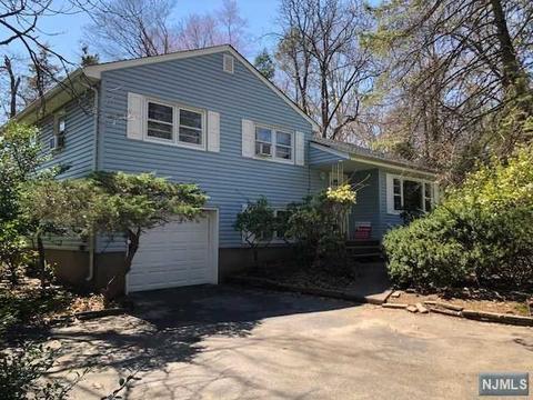 198 Harwood Pl, Paramus, NJ 07652 photo 1