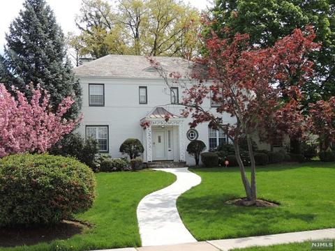 366 Maple Hill Dr, Hackensack, NJ 07601 photo 1