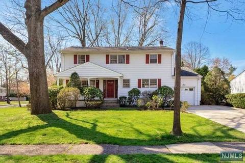 607 Mazur Ave, Paramus, NJ 07652 photo 1