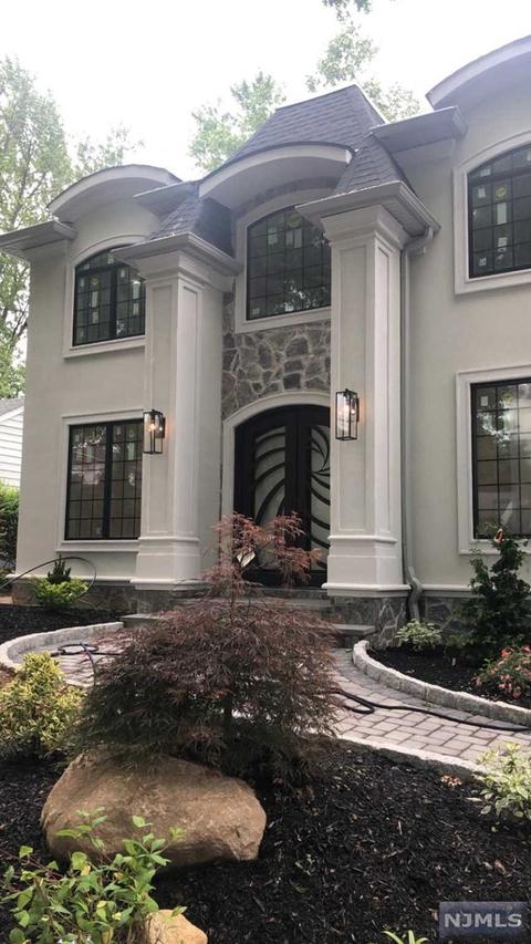 251 Concord Dr, Paramus, NJ 07652 photo 1