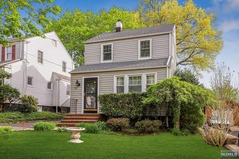542 Maple Ave, Teaneck, NJ 07666 photo 1