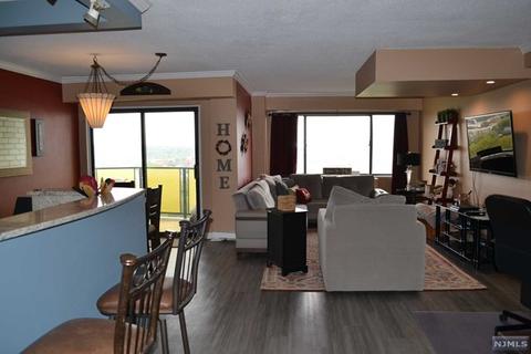 150 Overlook Ave #16D, Hackensack, NJ 07601 photo 1